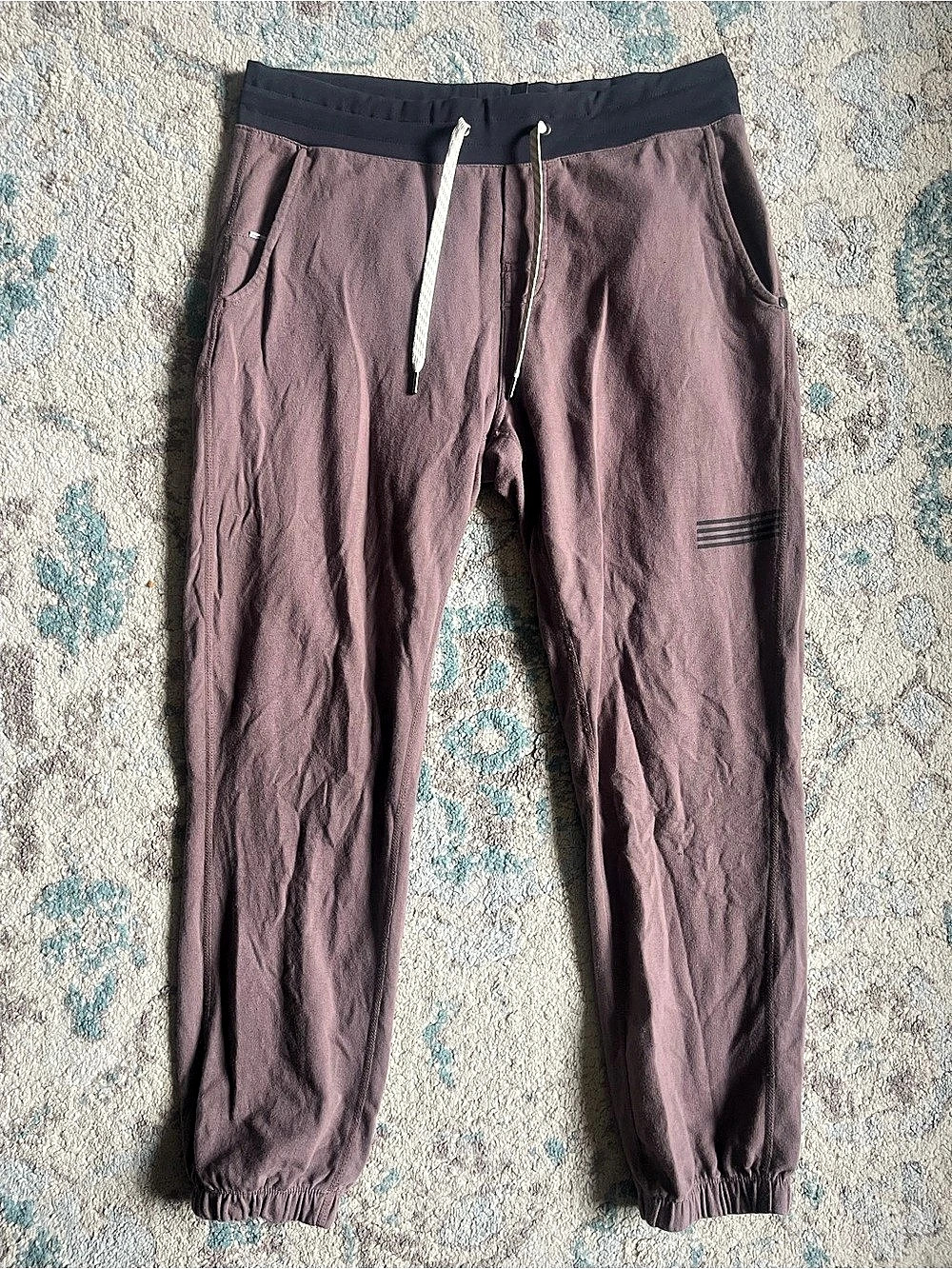 Vuori Women's Jogger Pants in Purple Size Medium